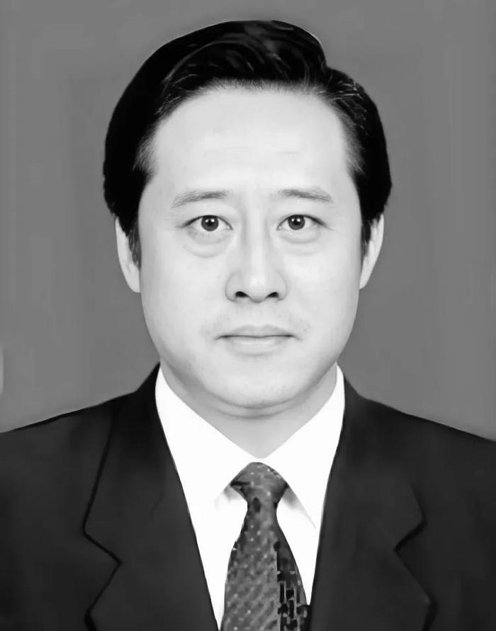 75岁官员被公诉，市长儿子已离世